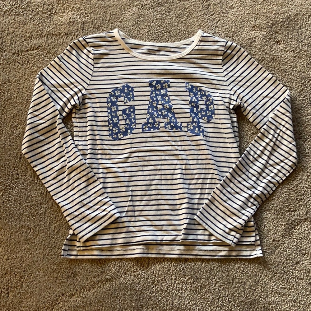 Girls GAP striped long sleeve shirt. Size M.